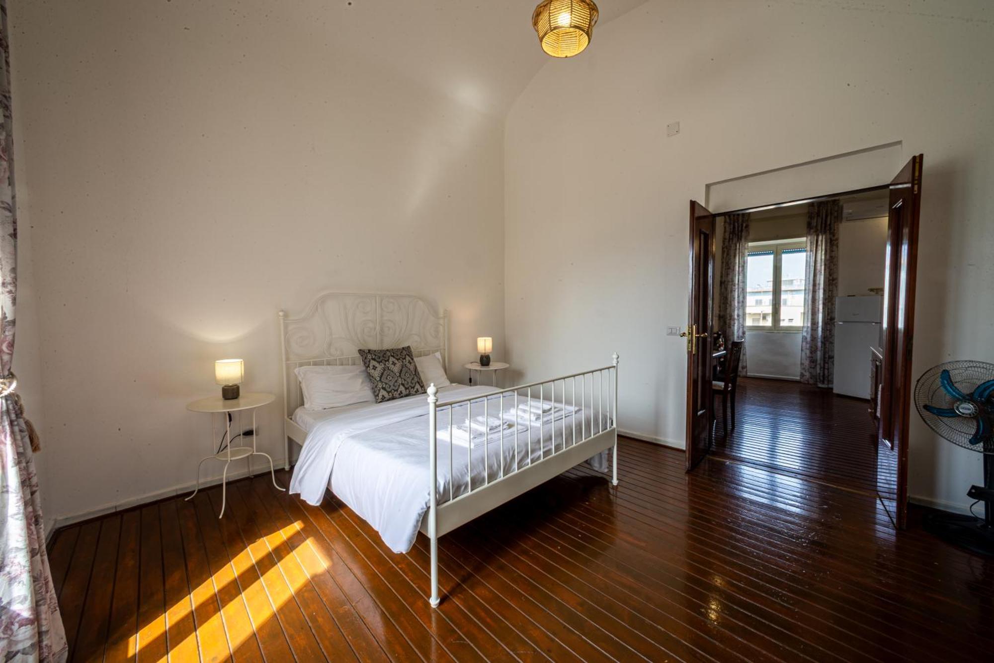 Mh Suites Rooms Apartments Баколі Екстер'єр фото