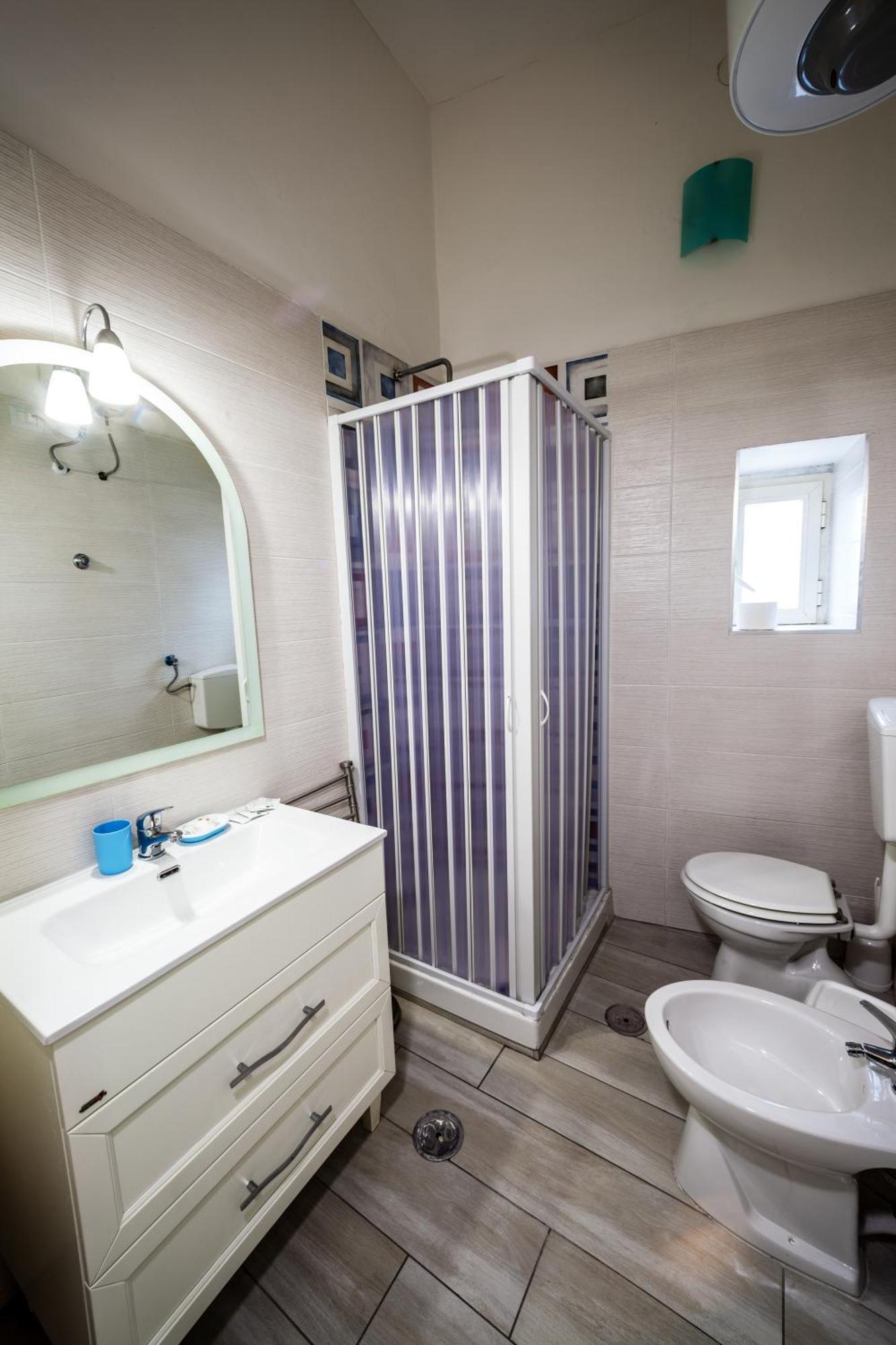 Mh Suites Rooms Apartments Баколі Номер фото