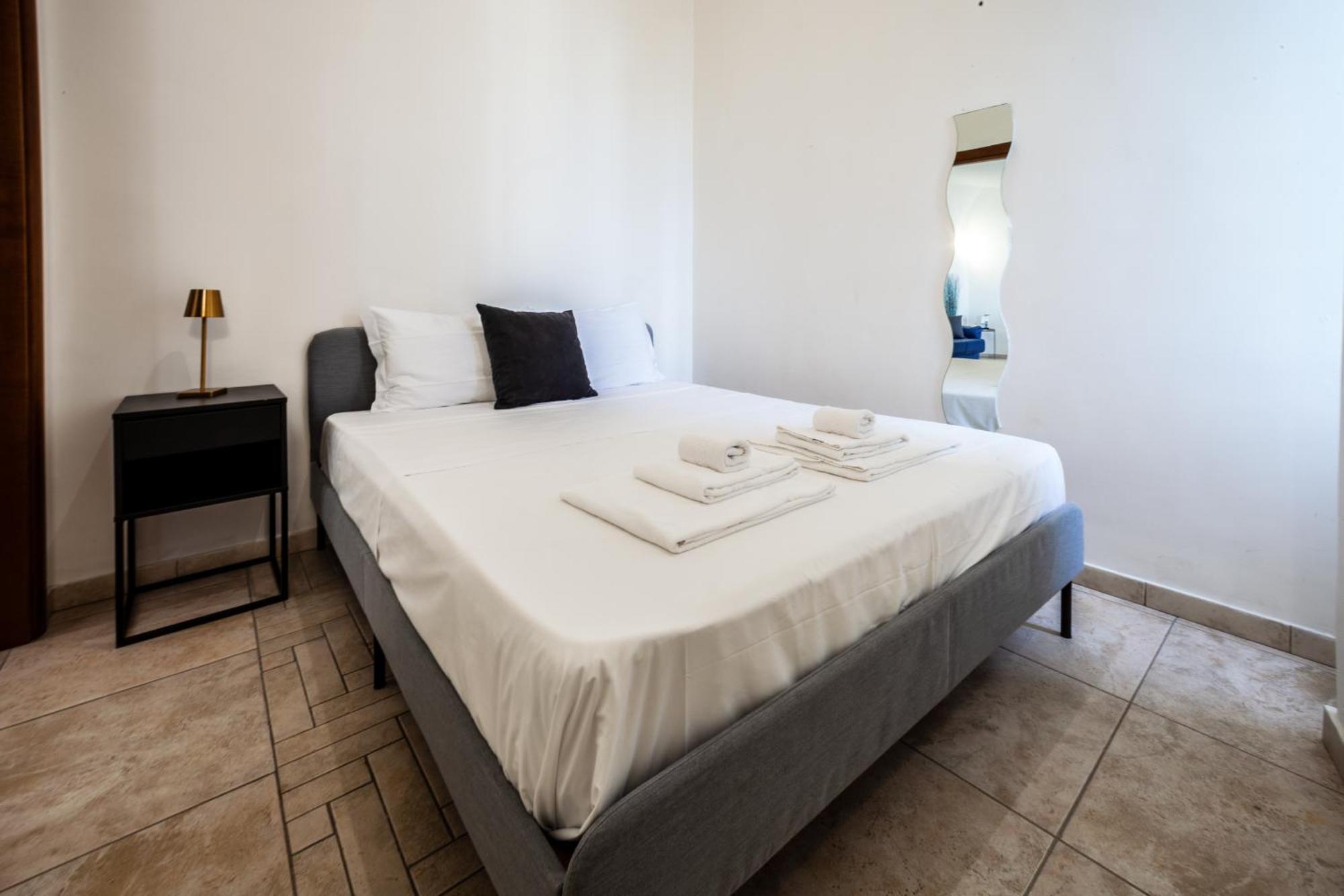 Mh Suites Rooms Apartments Баколі Екстер'єр фото