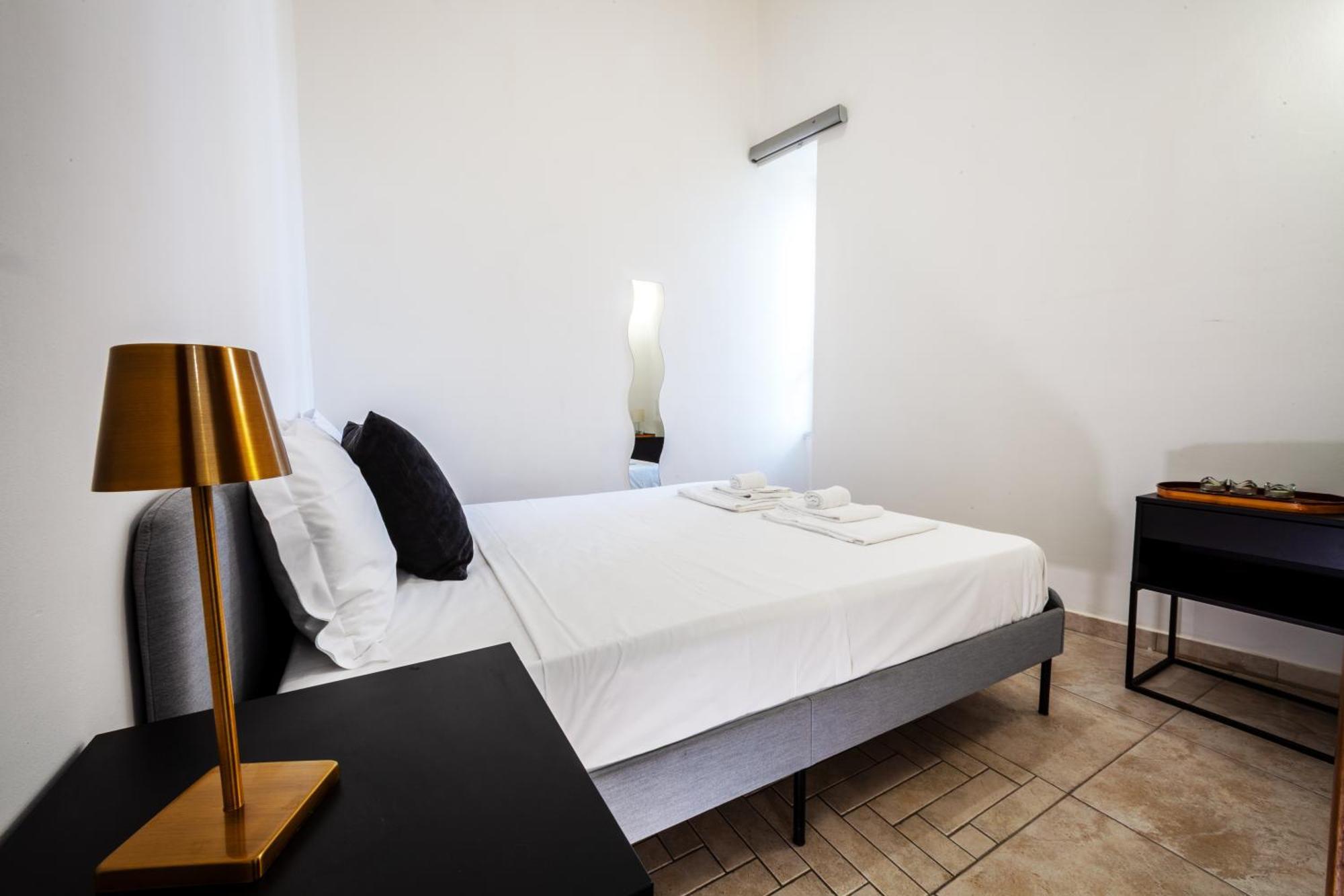 Mh Suites Rooms Apartments Баколі Екстер'єр фото
