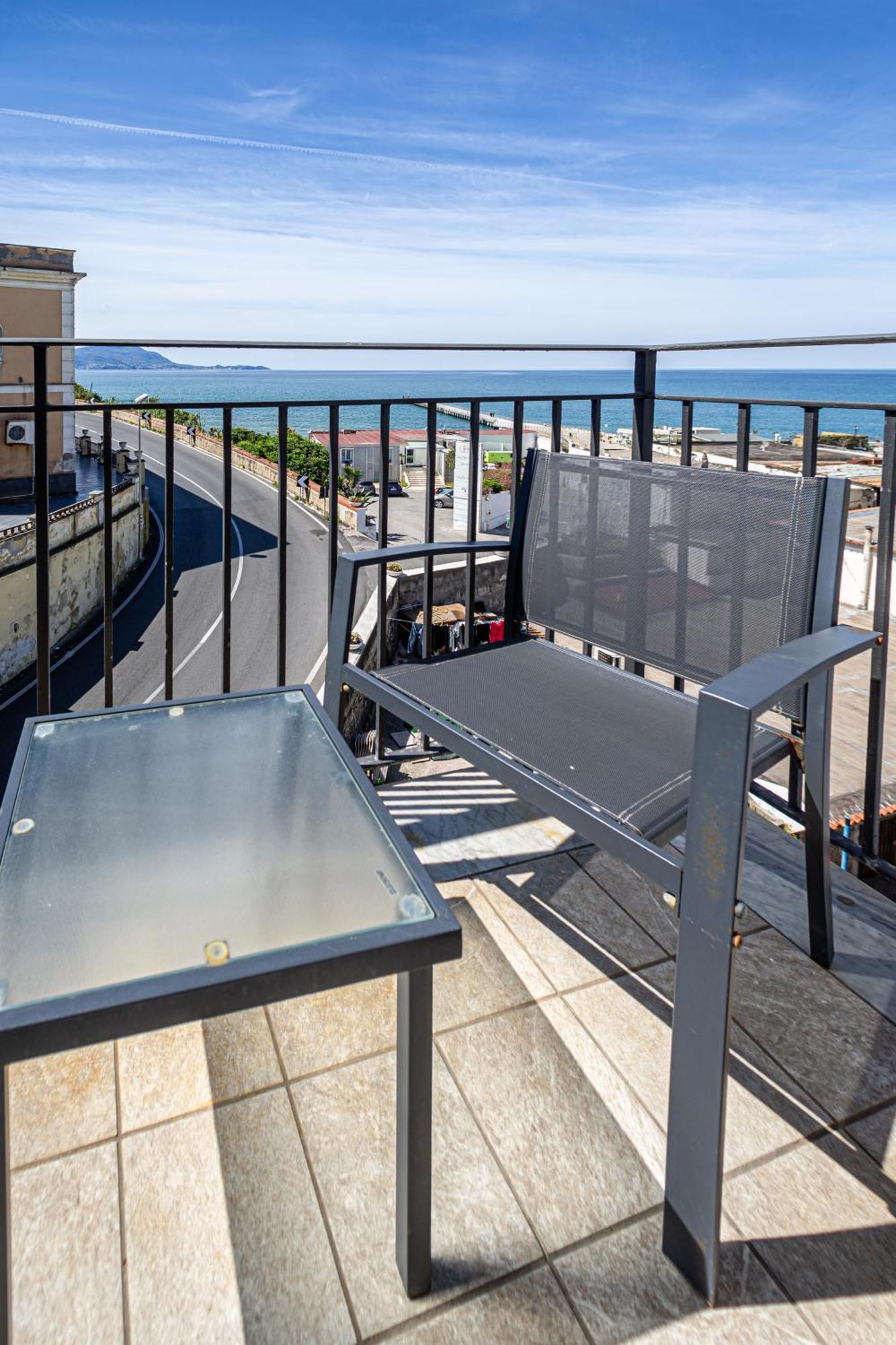 Mh Suites Rooms Apartments Баколі Екстер'єр фото